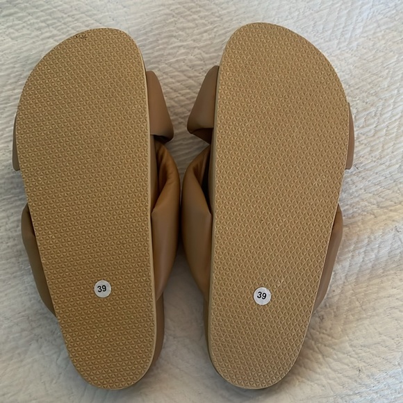 The Bali Tailor Eadie Slides Size 39 in Tan, sold out - Picture 4 of 10
